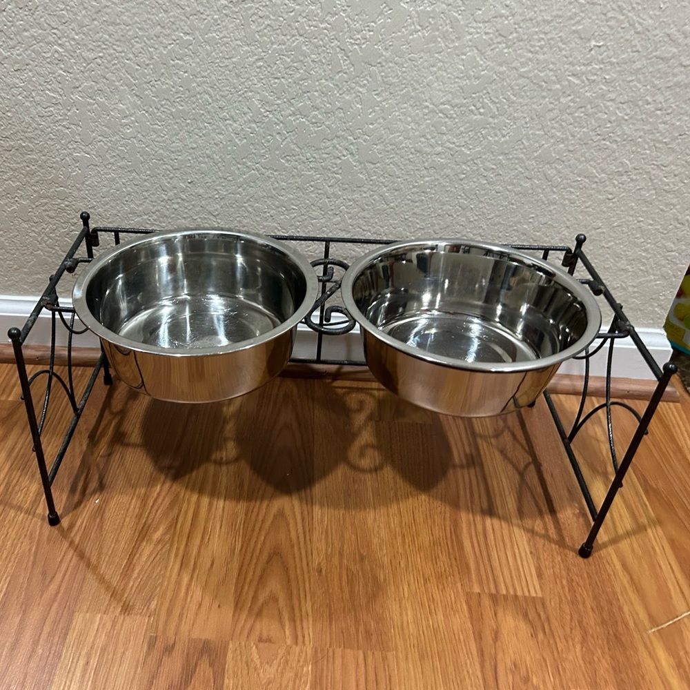 Raised dog bowl feeder